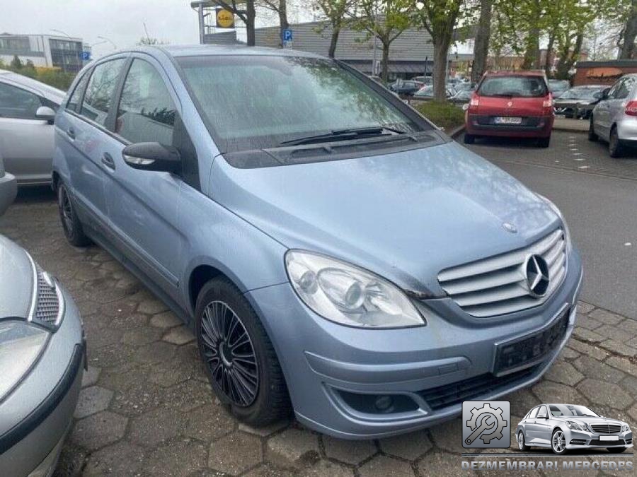 Aripa fata mercedes b class 2010